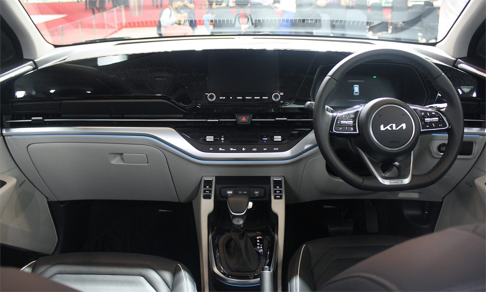 Dashboard and front cabin of a Kia Carens